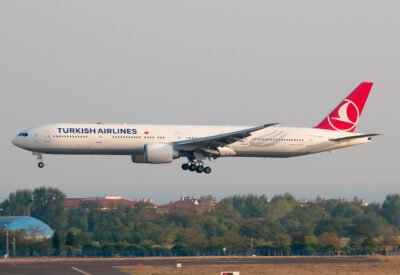 TurkishAirlines 77W TC-JJH IST 011012