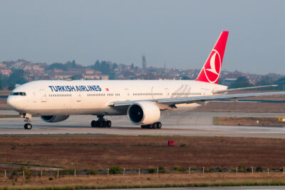 TurkishAirlines 77W TC-JJH IST 031012