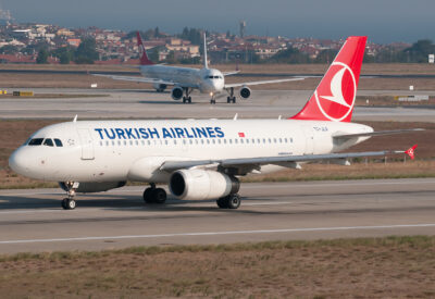 TurkishAirlines A319 TC-JLR IST 011012