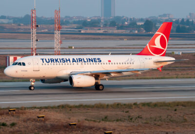 TurkishAirlines A319 TC-JLY IST 031012