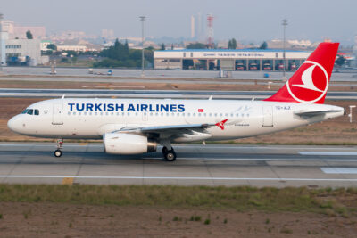 TurkishAirlines A319 TC-JLZ IST 031012