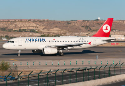 TurkishAirlines A320 TC-JPB MAD 101011