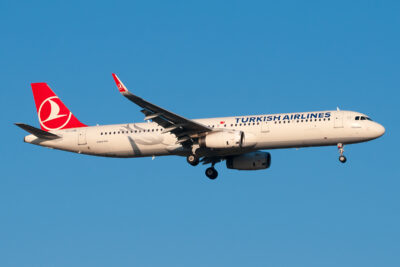 TurkishAirlines A32B TC-JSE AYT 140915