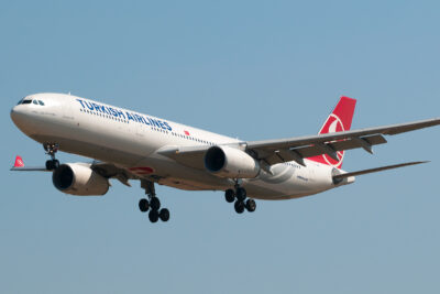 TurkishAirlines A333 TC-JNR BCN 070713