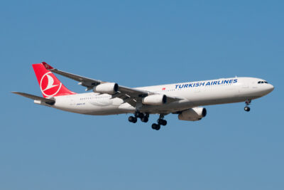 TurkishAirlines A343 TC-JII AYT 150915
