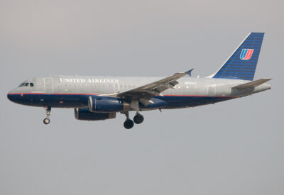 UnitedAirlines A319 N853UA LAX 081009