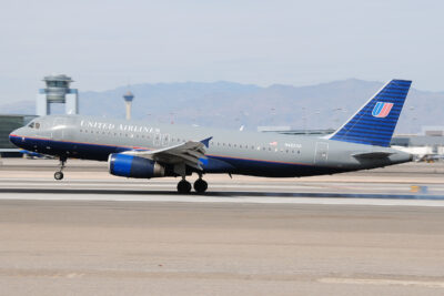 UnitedAirlines A320 N422UA LAS 130311