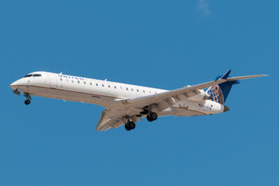 UnitedExpress CRJ700 N719SK IAH100914