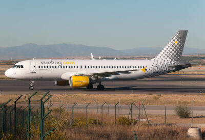 Vueling A320 EC-KDH MAD 101011