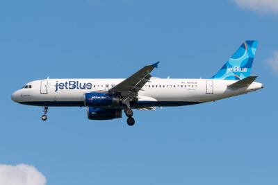 jetBlue A320 N556JB BDL 100822