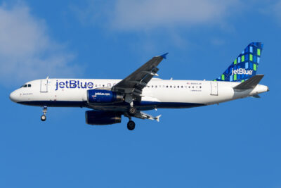 jetBlue A320 N569JB JFK 130822