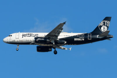 jetBlue A320 N633JB JFK 130822