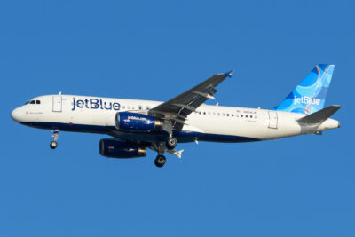 jetBlue A320 N658JB JFK 130822