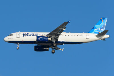 jetBlue A320 N703JB JFK 130822