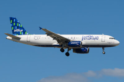 jetBlue A320 N762JB EWR 130822