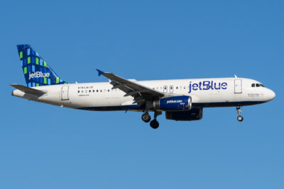 jetBlue A320 N793JB EWR 130822