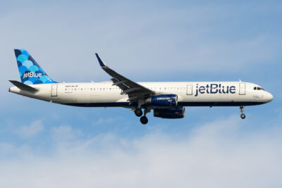 jetBlue A32B N907JB JFK 120822