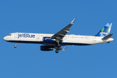 jetBlue A32B N983JT JFK 130822