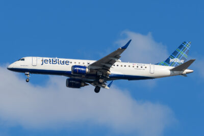 jetBlue E190 N228JB JFK 130822