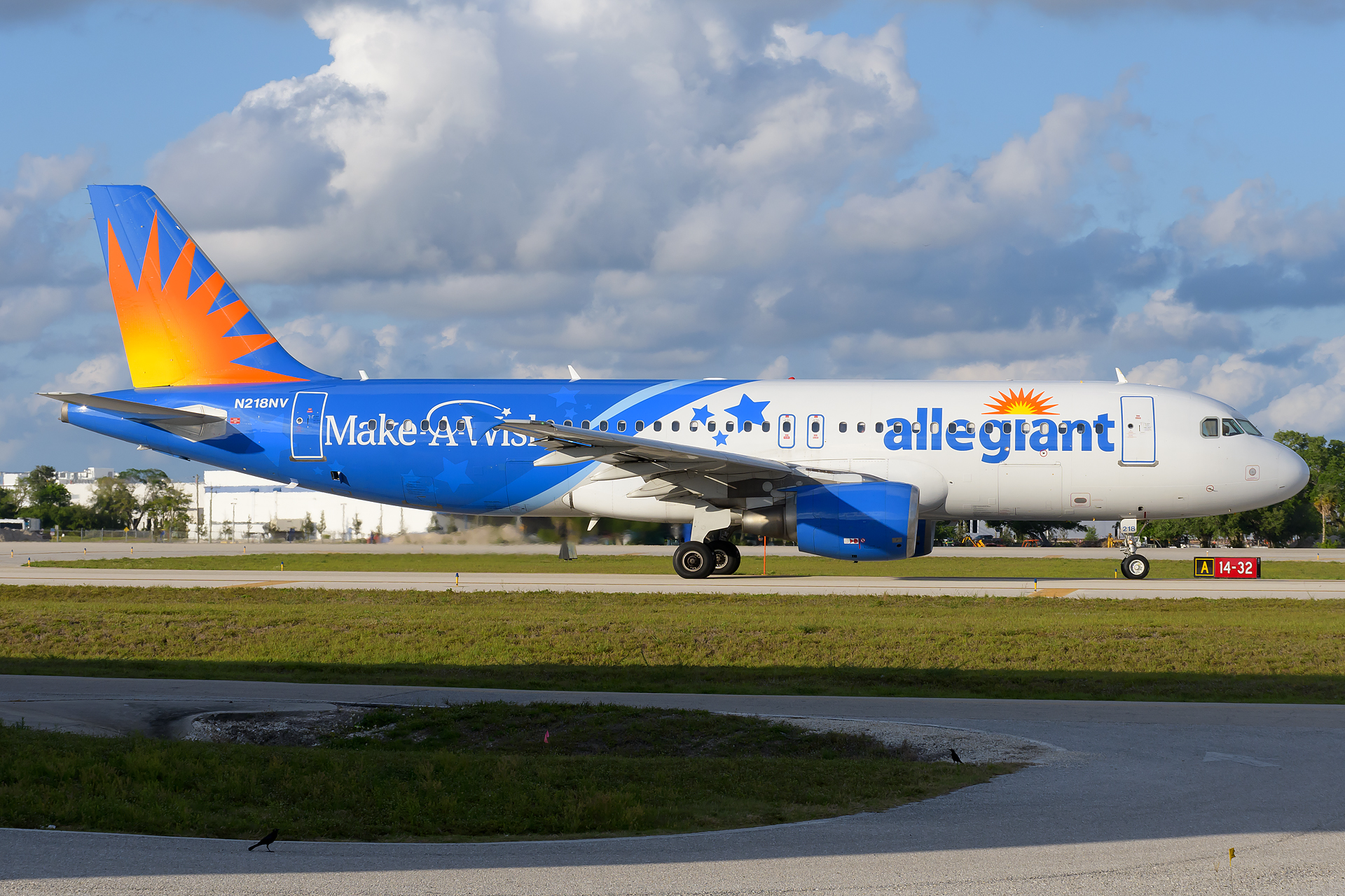 AllegiantAir A320 N218NV SRQ 230324