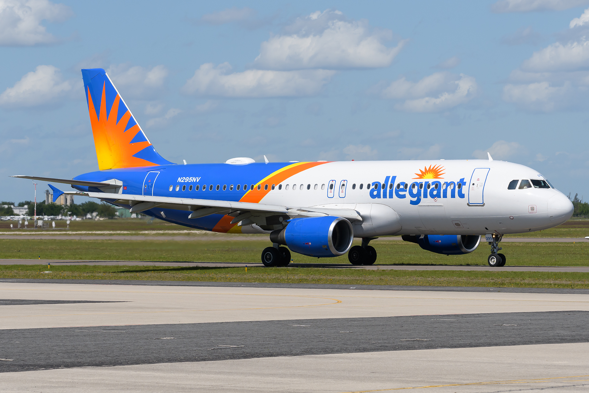 AllegiantAir A320 N295NV PGD 230324