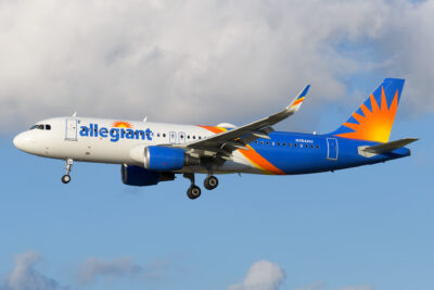 AllegiantAir A32A N194NV SRQ 230324a