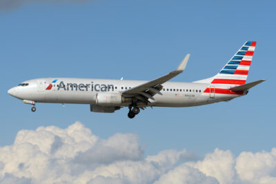 AmericanAirlines 73H N966AN SRQ 230324