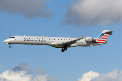 AmericanEagle CRJ900 N585NN SRQ 230324