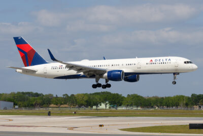 Delta 752 N687DL SRQ 250324