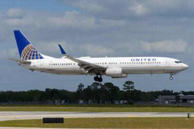 United 739 N39423 SRQ 250324