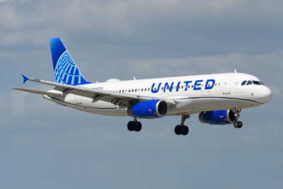 United A320 N497UA SRQ 250324