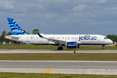 jetBlue A223 N3121J SRQ 250324