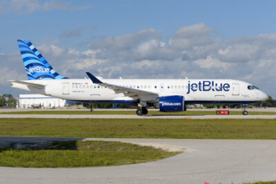 jetBlue A223 N3044J SRQ 230324