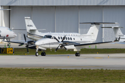 Private KingAir350 N7033U FLL 270324